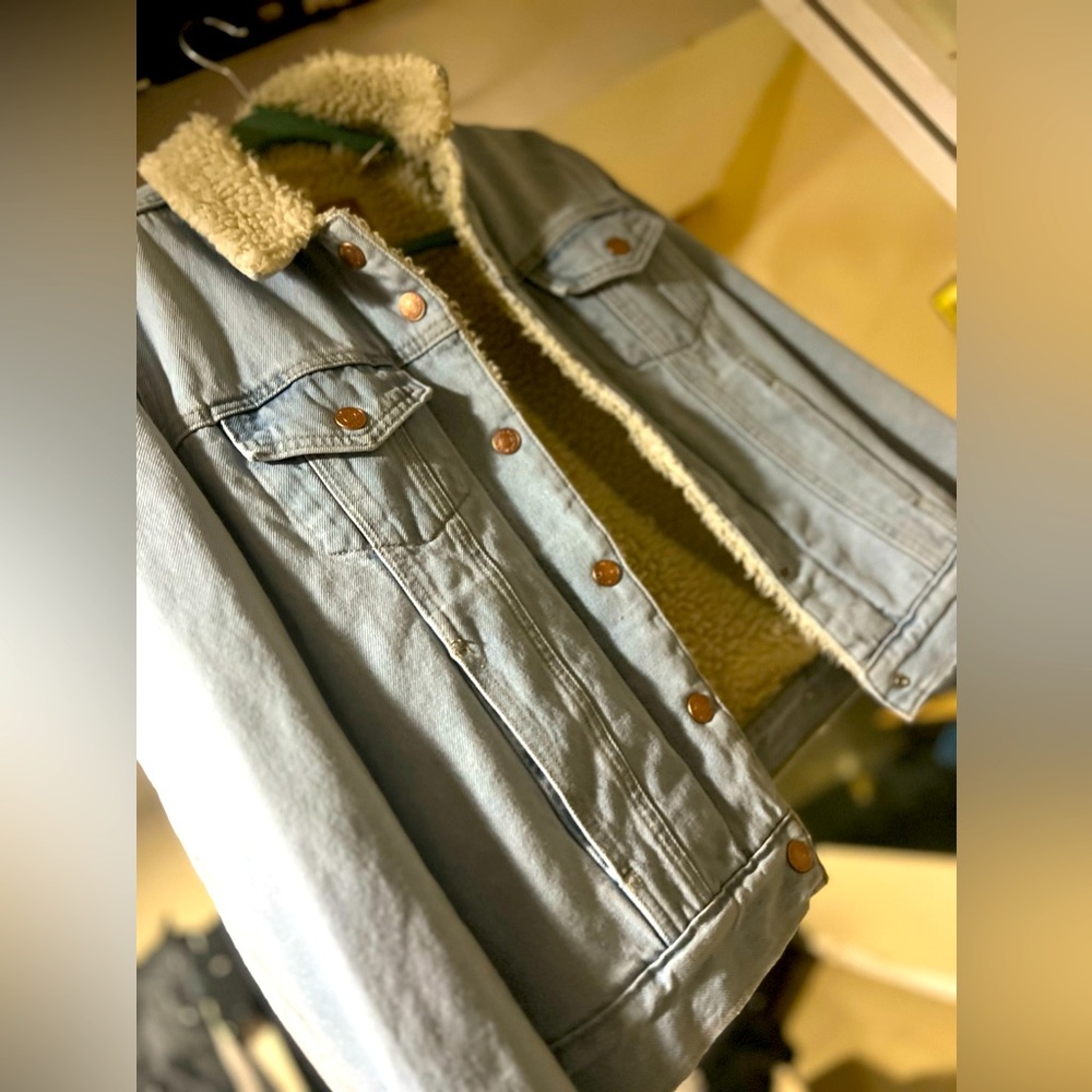 Levi Strauss denim Sherpa jacket size small like new